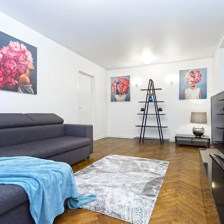 Проспект Победителей 1 Apartment