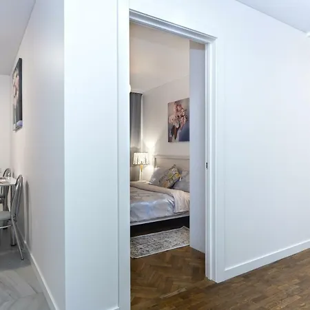 Проспект Победителей 1 Apartment *