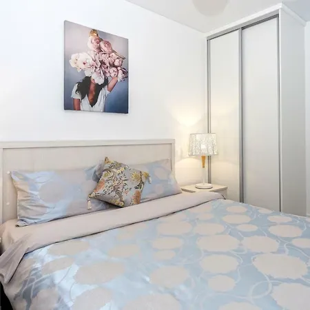 Проспект Победителей 1 Apartment *