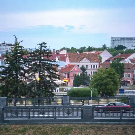 Проспект Победителей 1 *
